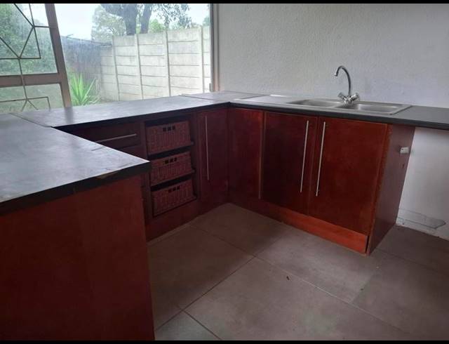4 BEDROOM HOUSE FOR SALE IN PAROW NORTH